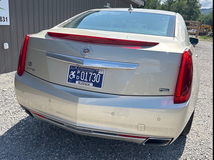 #1-•-2014-cadillac-xts-passenger-car-image-5