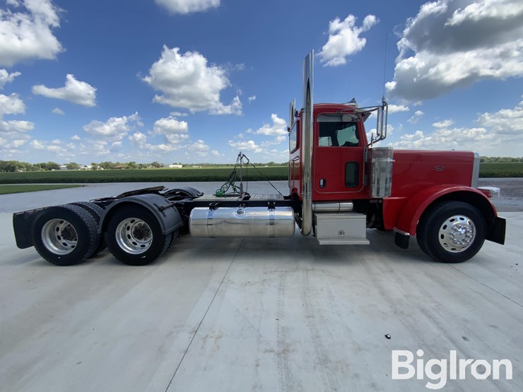 2009-peterbilt-389-image-4