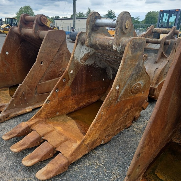 GEITH 36" BUCKET WITH TEETH