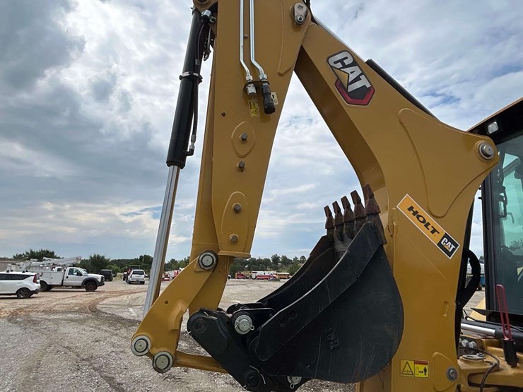 2021-caterpillar-428-image-23