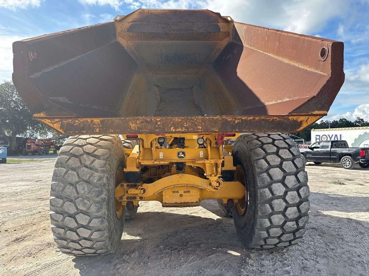 2015-deere-410e-image-14