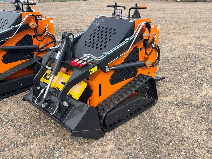 #9084-•-unused-2025-landhero-mini-skid-steer-loader-image-1