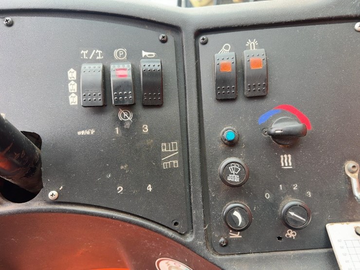 2012-jlg-g10-55a-image-21