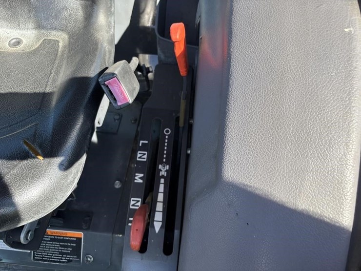 2019-kubota-mx5400-image-24