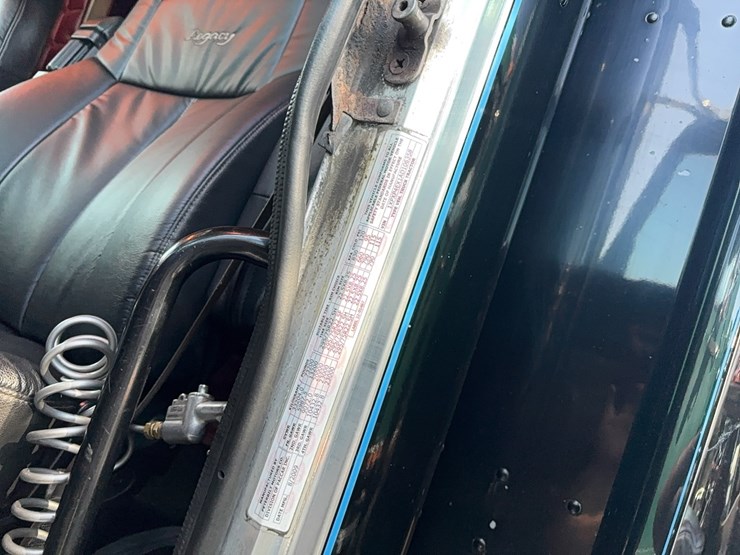 2010-peterbilt-389-image-16