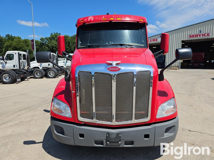 2015-peterbilt-579-image-2