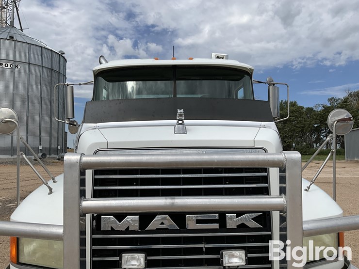 2002-mack-ch613-image-11