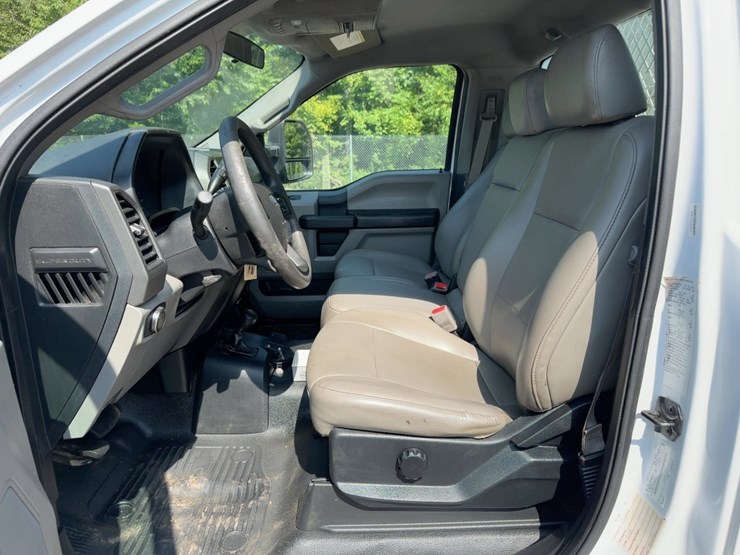 2017-ford-f550-xl-image-35