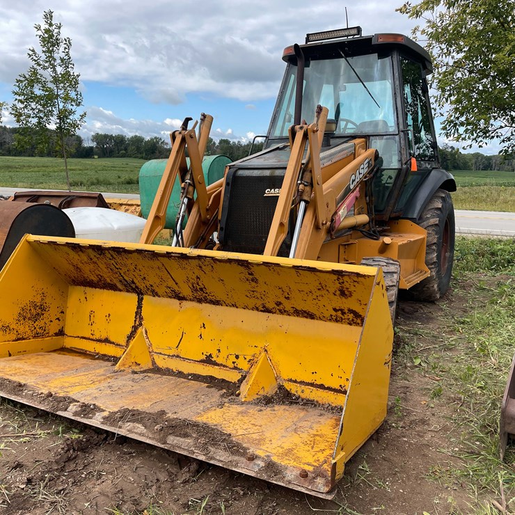 CASE 570M XT