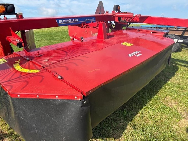 2022-new-holland-210-image-13