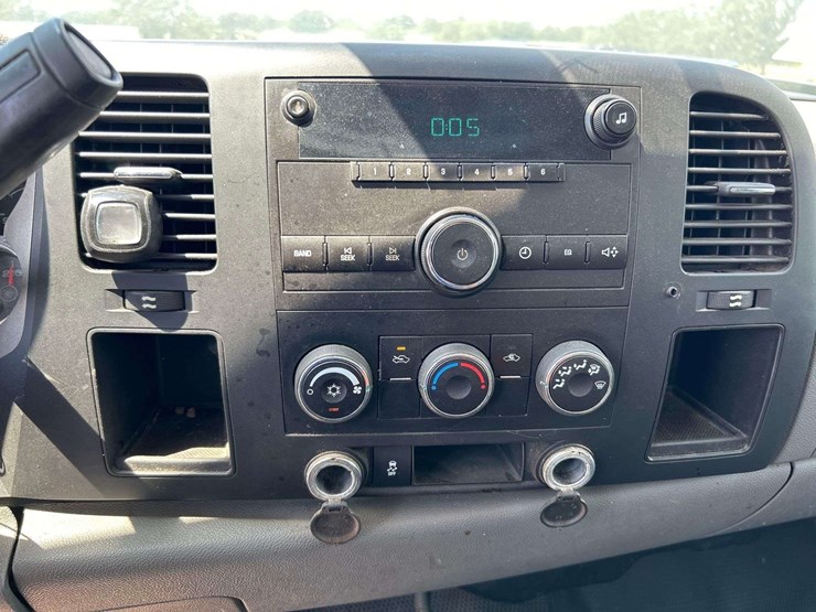 2012-chevrolet-silverado-3500-image-15