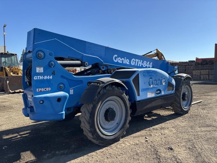 2018-genie-gth844-image-3