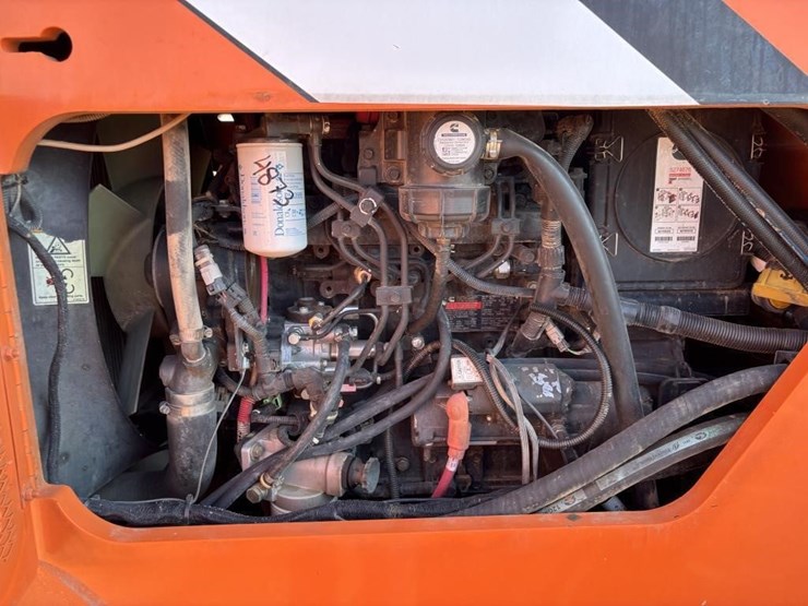 2013-jlg-8042-image-35