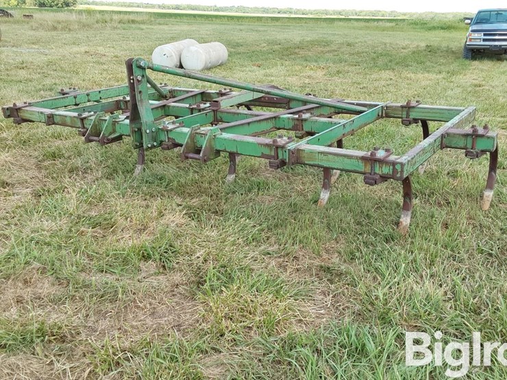 john-deere-100-image-1