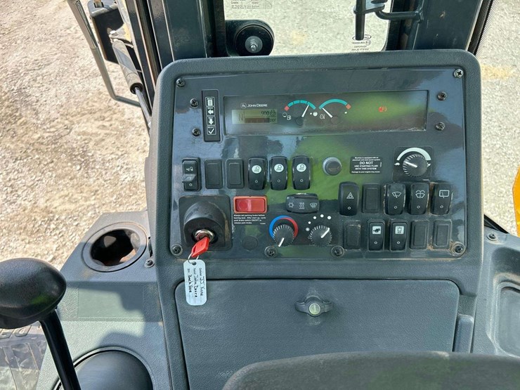 2018-deere-310l-image-12