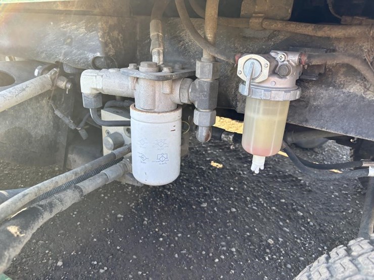 2013-john-deere-1600-turbo-image-26
