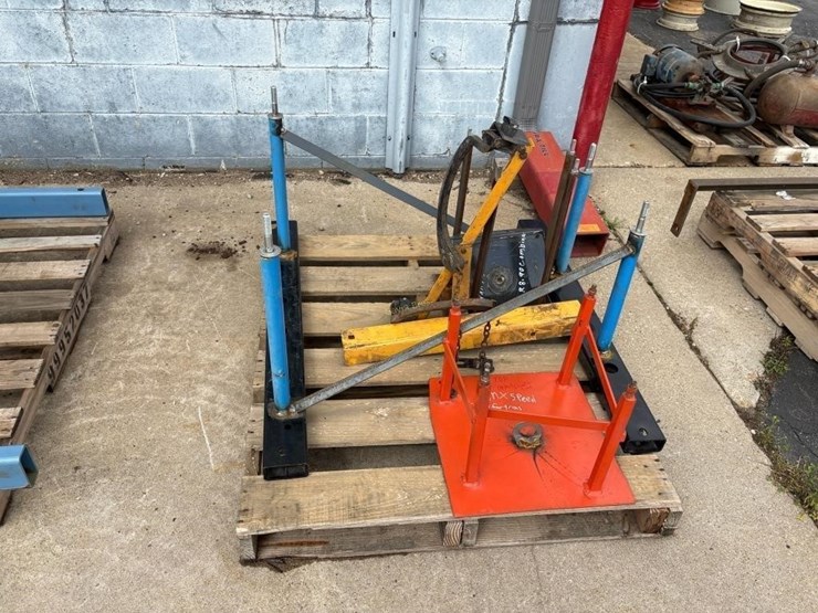 metal-stands-image-1