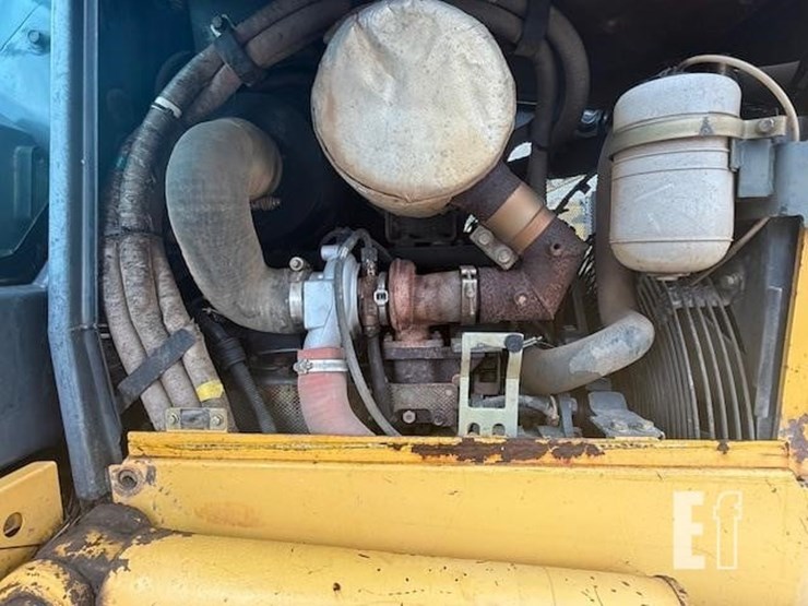 2005-komatsu-d39px-21-image-10