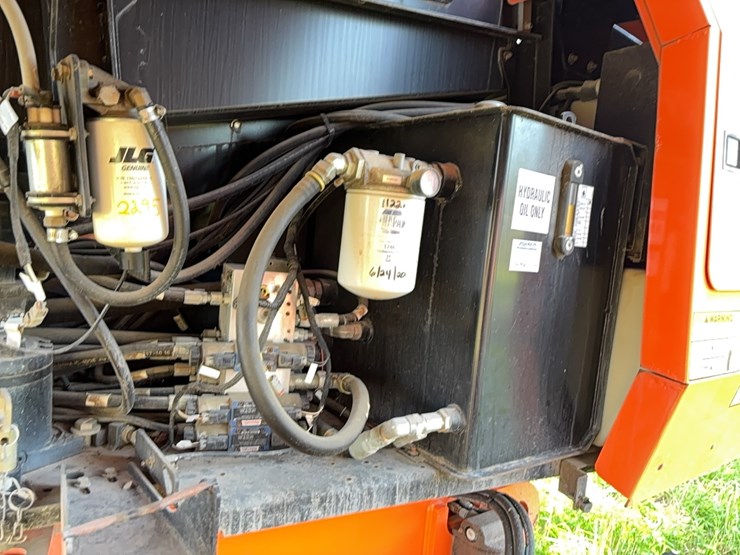 2016-jlg-600s-image-8
