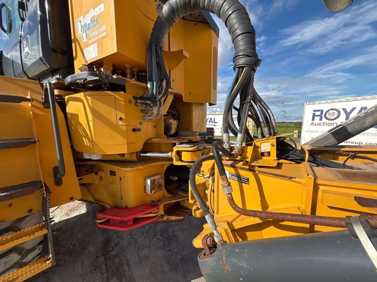 2015-deere-410e-image-12