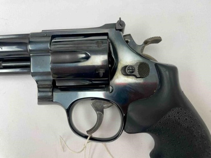 smith-&-wesson-44-mag-revolver-image-5