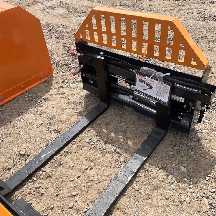 #3066 • Unused 2025 Wolverine Hydraulic Adjustable Pallet Fork Attachment