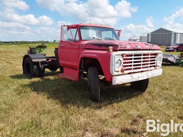 1976-ford-f700-image-3