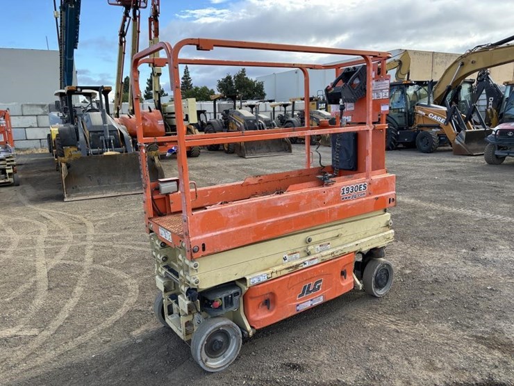 2015-jlg-1930es-image-3