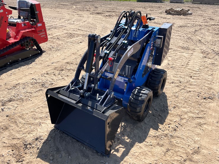 #9473-•-unused-2025-agt-mini-wheeled-skid-steer-image-1