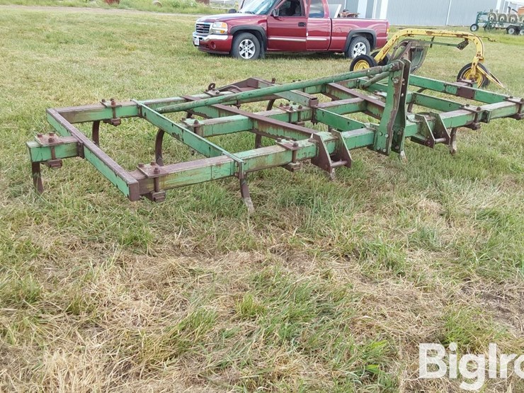john-deere-100-image-3