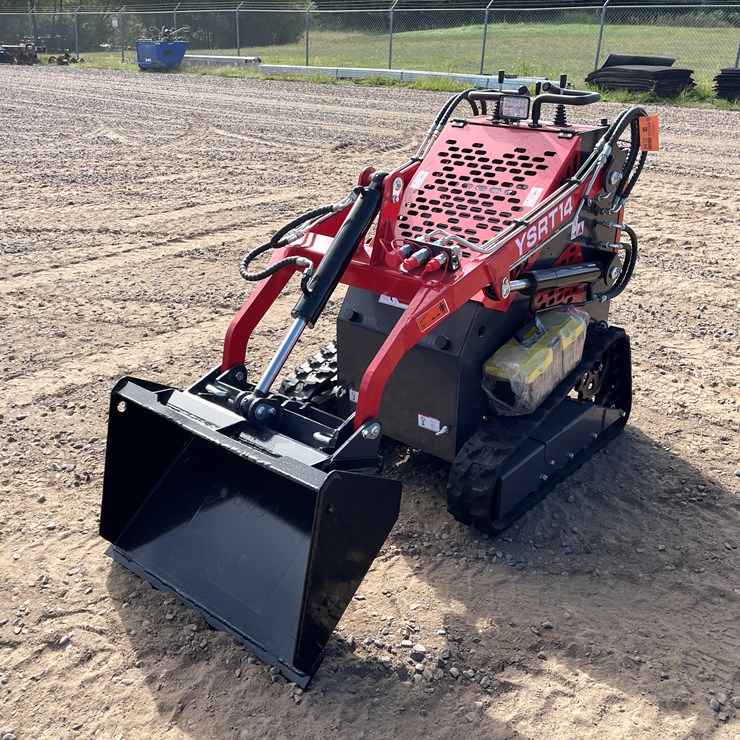 #9470 • Unused 2025 AGT Skid Steer Loader