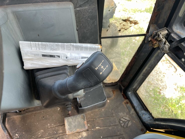 new-holland-u80-image-53