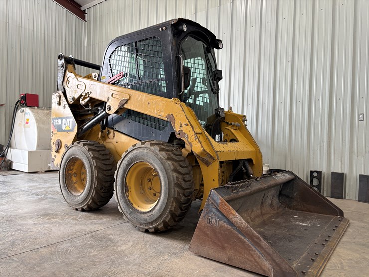 caterpillar-242d-image-1