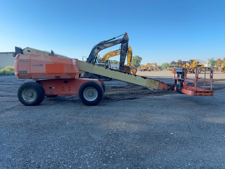 2015-jlg-600s-image-6