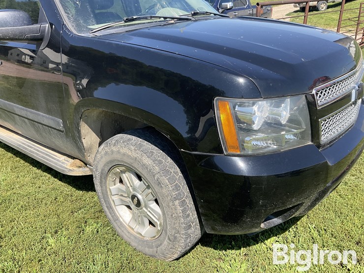 2007-chevrolet-suburban-1500-image-11