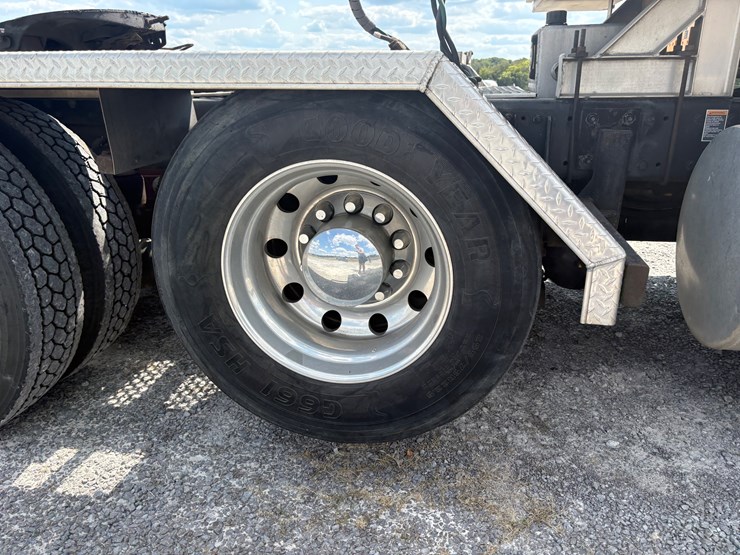 2015-kenworth-t880-image-8