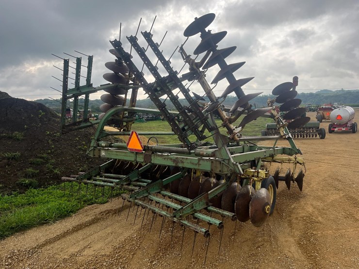 john-deere-230-image-3