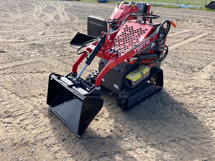 #9471-•-unused-2025-agt-skid-steer-loader-image-1