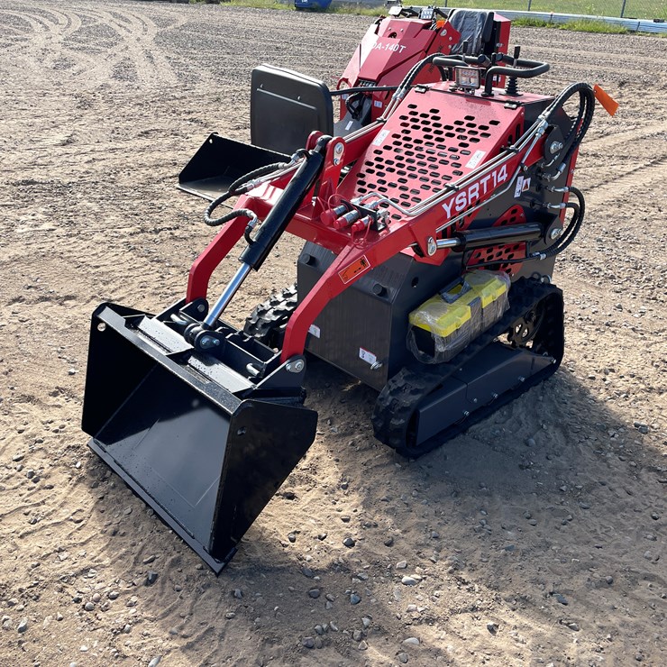 #9471 • Unused 2025 AGT Skid Steer Loader
