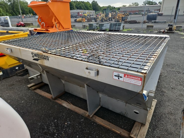 swenson-8'-stainless-steel-sand/salt-spreader-image-3