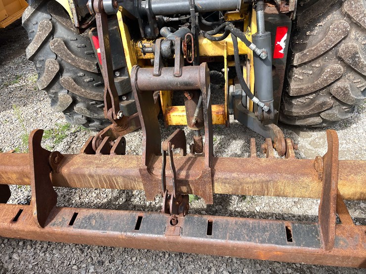 new-holland-u80-image-32
