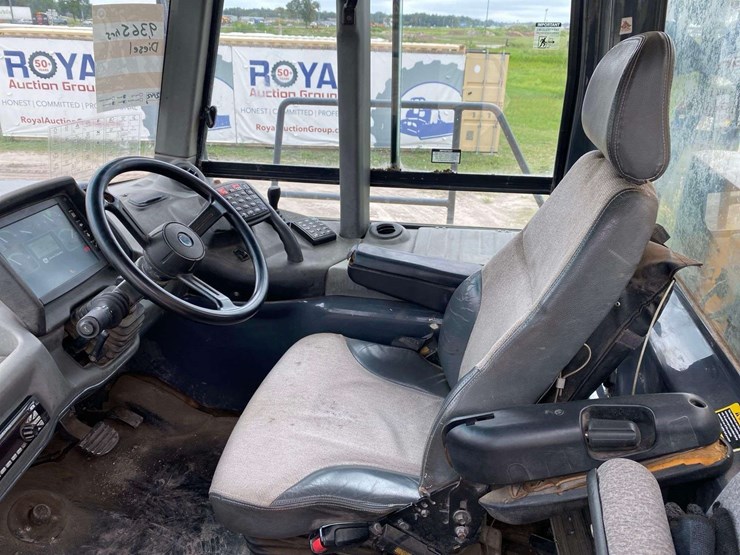 2015-deere-410e-image-24