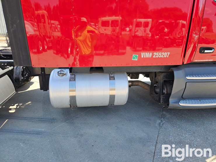 2015-peterbilt-579-image-19