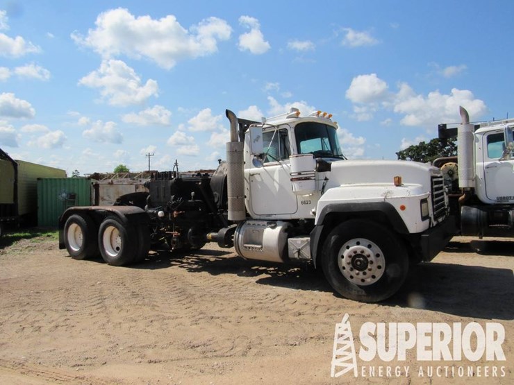 2001-mack-rd688st-image-1