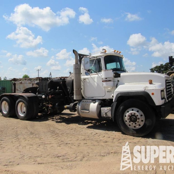 2001 MACK RD688ST