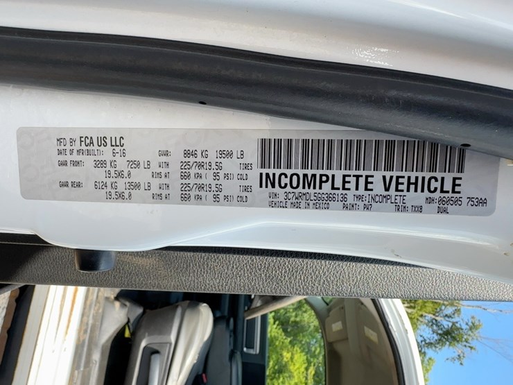 2016-dodge-ram-5500-image-24