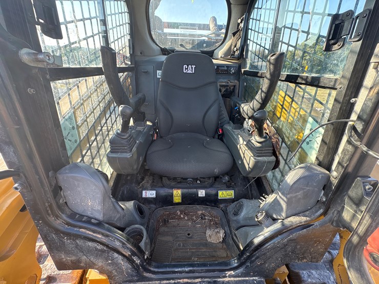 2021-caterpillar-299d3-image-13