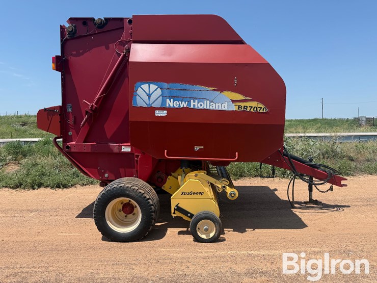 2014-new-holland-br7070-image-4