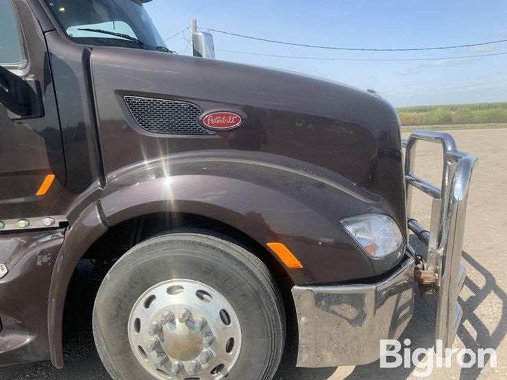 2015-peterbilt-579-image-10