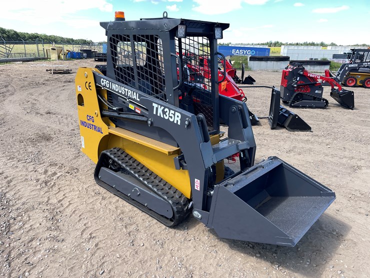 #9457-•-unused-2025-cfg-skid-steer-loader-image-7